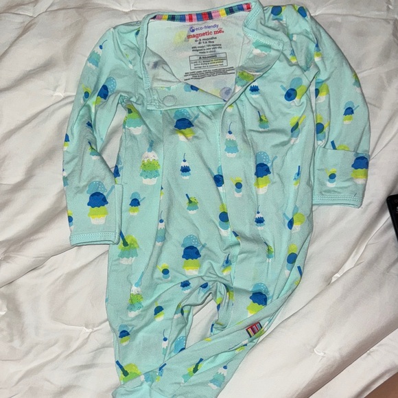 NWOT Magnetic Me onsie, ice cream 0-3months - Picture 1 of 4
